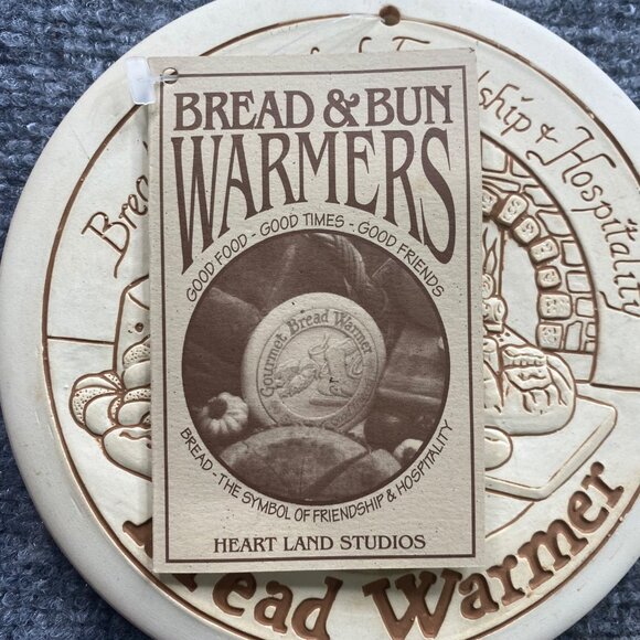 VTG Heart Land Studios Bread & Bun Warmer Ceramic Round Beige 2002 Kitchen 6" - Picture 3 of 8